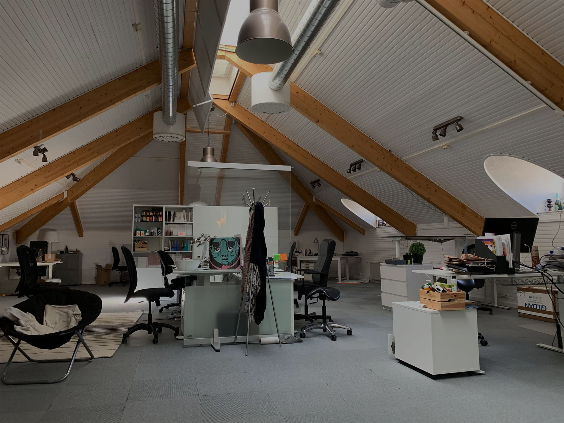 Kalsarit jalkaan ja töihin!