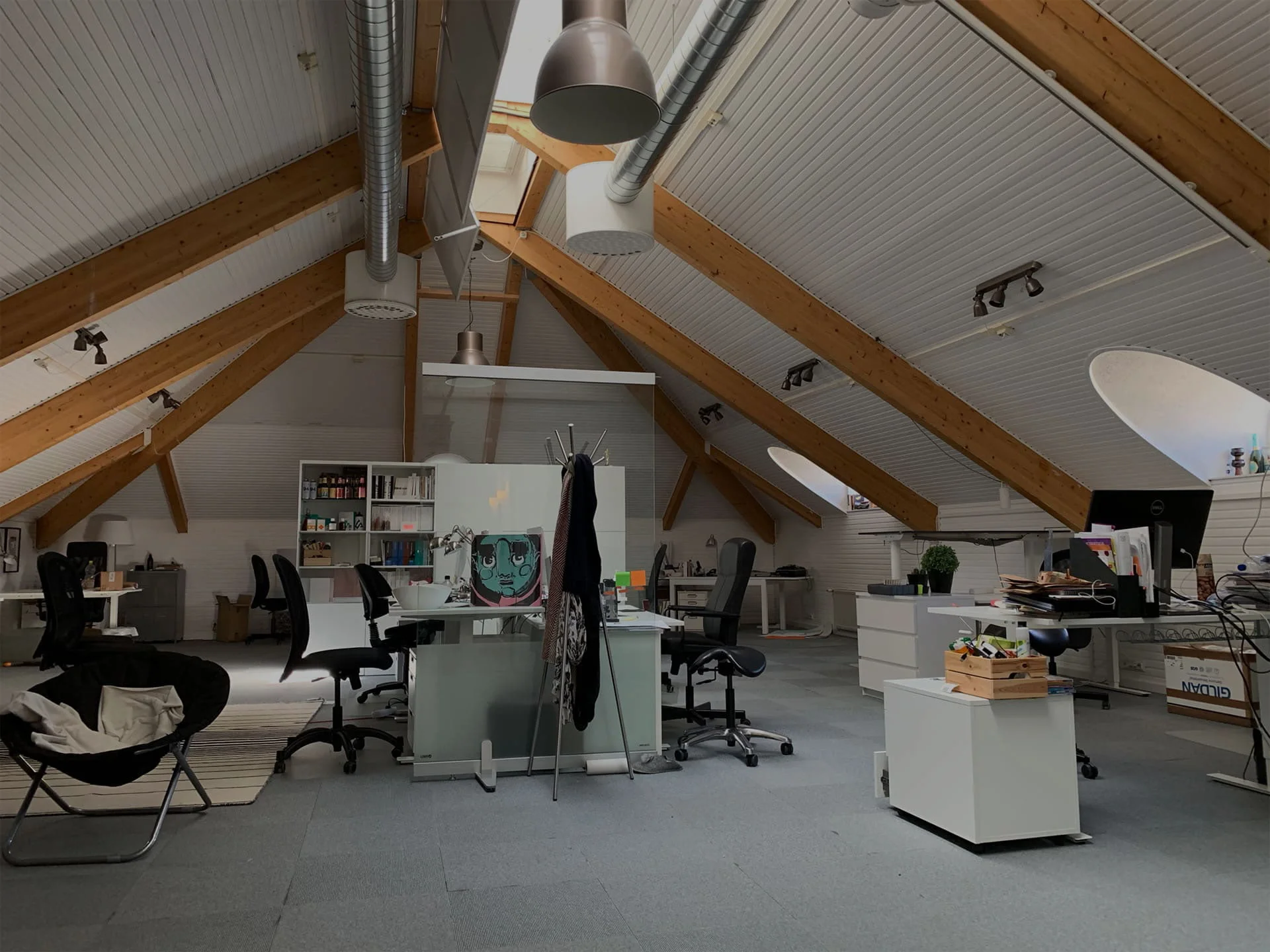 Kalsarit jalkaan ja töihin!