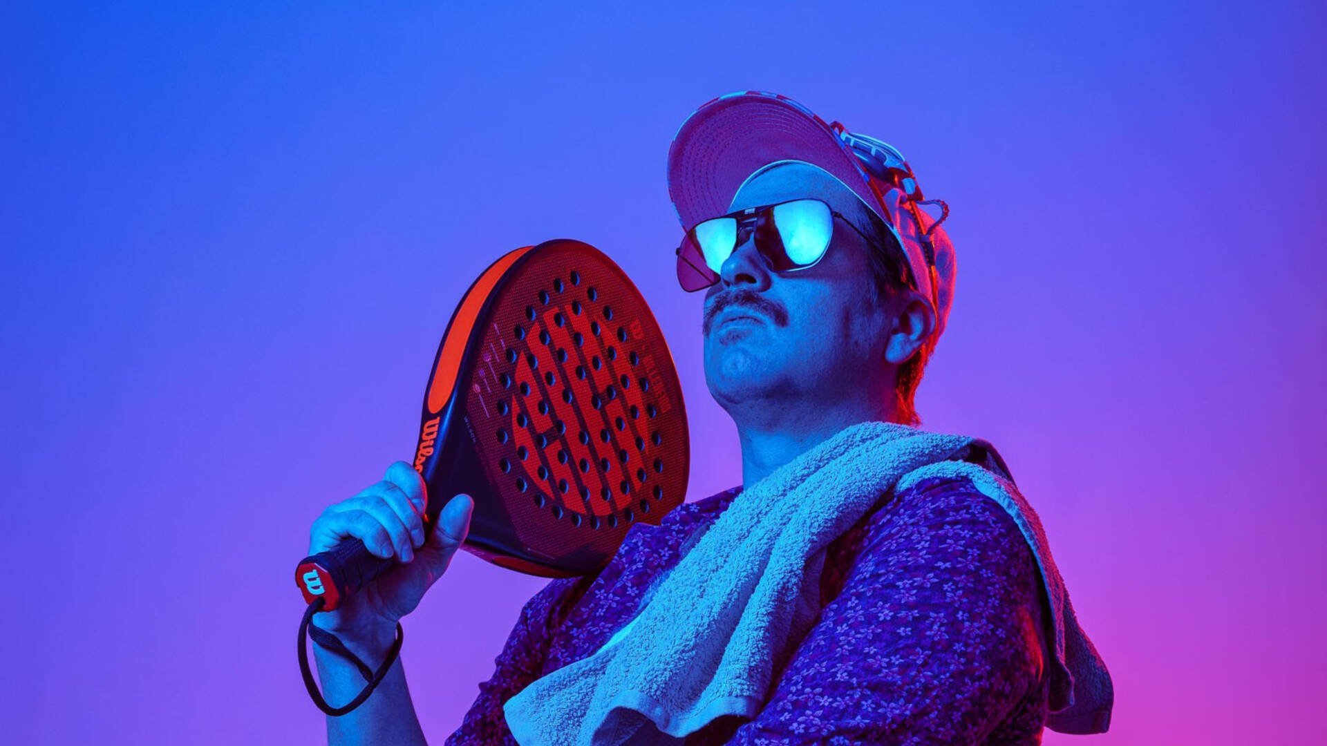 Padel on niin sosiaalinen laji, että pikkupelit ja niiden jälkeinen saunailta tarkoittaa yli 200 hengen tapahtumaa